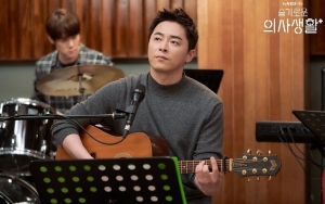 Jo Jung Suk Akui Pernah Merasa Tercekik Tak Bisa Dialog Saat Syuting 'Hospital Playlist'