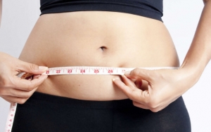 Perut Buncit Bikin Enggak Percaya Diri? Sontek 8 Tips Ini Untuk Membuatnya Rata Secara Alami