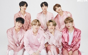 Jin Bak Anak Tiri di Potret Keluarga Tahunan BTS, 'Kursi Gaib' Jadi Hot Topic
