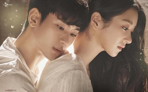 Seo Ye Ji Mupeng Sentuh Dada Kekar Telanjang Kim Soo Hyun di Teaser 'Psycho But It's Okay'