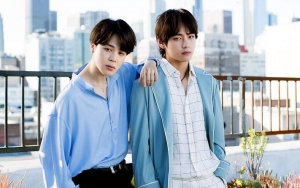 V BTS Subuh-Subuh Posting Selfie Bareng Jimin di Tempat Tidur, Fans Baper Ingat Ini