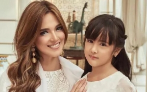 Asyik Naik Perosotan di Perayaan Ultah Mikhayla, Nia Ramadhani Merasa Kalah Dewasa dari Putrinya