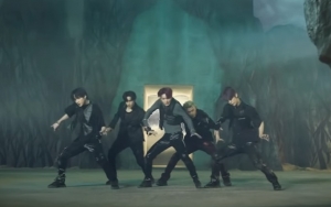 Bikin Melongo, TXT Pamerkan Aura Gelap Dan Garang Dalam MV 'PUMA'