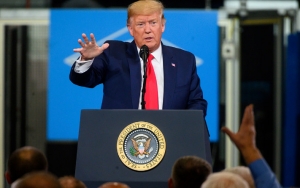 Diejek Usai 'Ngumpet' di Bunker Saat Diserbu Demonstran George Floyd, Trump Beri Pembelaan Ini