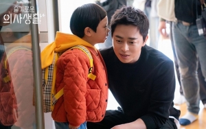Jadi Ayah Anak di 'Hospital Playlist', Kim Joon Beri Jo Jung Suk Pujian Selangit
