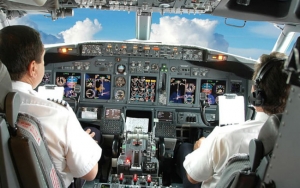 Curhat Rindu Penumpang, Video Kocak Pilot Ini Jadi Viral