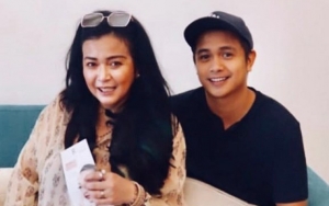 Jennifer Ipel Pamer Uban Jelang Usia 'Emas', Begini Respons Manis Ajun Perwira