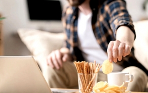 8 Camilan Ini Cocok Dikonsumsi Saat WFH, Agar Tubuh Tetap Sehat dan Berat Badan Terkontrol