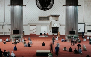 Tokoh Muslim Inggris Ngotot Tempat Ibadah Tetap Ditutup Selama Pandemi Corona, Ini Alasannya