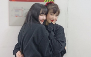 Joy Red Velvet dan Yerin G-Friend Pose Bak ABG Saat Hangout, Lucunya Malah Saling Ejek