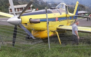 Pesawat Angkut 3 Ton BBM Tergelincir di Papua, Pilot Terluka