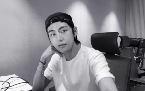 V BTS Berniat Susul Jejak Suga, Ingin Rilis Mixtape Juga Tahun Ini