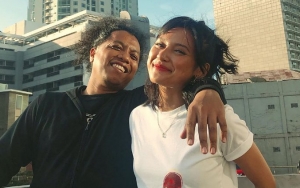 Indah Permatasari Umbar Kemesraan Dengan Arie Kriting, Cuek Ibunda Bilang Orang Sesat