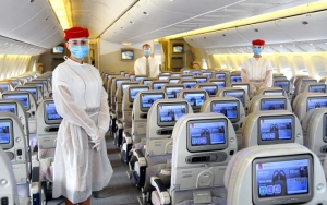 Beredar Foto Pramugari Gunakan APD di Dalam Pesawat, Ini Kata Ahli Virologi