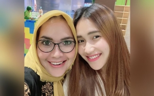 Sang Ibu Kena Protes Posting Foto Tak Berhijab, Ayu Ting Ting Pakai Baju Kurang Sopan Ramai Dikritik
