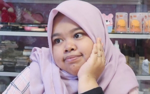 Rahmawati Kekeyi Grogi Diciumi Fans, Tampilan Sweater Kelas Dunia Diledek KW