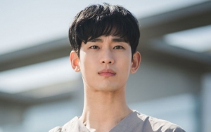 Jalani Kehidupan yang Sulit, Kim Soo Hyun Selalu Dihibur Sosok Ini di 'It's Okay to Not Be Okay'