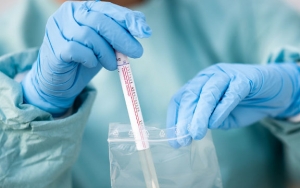 Usai Dikunjungi Trump, Produsen Alat Medis AS Buang Semua Produk Swab