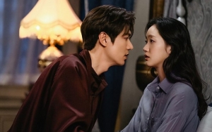 Lee Min Ho Refleks Sentuh Perut Kim Go Eun Saat Syuting, Fans Heboh Tebak Hamil