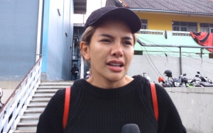 Nikita Mirzani Tak Kuasa Menahan Tangis Cerita Kenangan dengan Orangtua