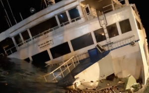 Hendak Bersandar di Pelabuhan Bali, Kapal Feri Dharma Rucitra III Mendadak Oleng dan Tenggelam