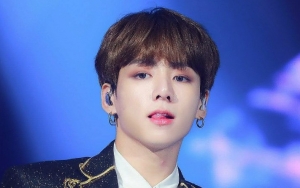 Jungkook BTS Malu-Malu Dijepret Media, Tato Misterius dan Kaki Berotot Curi Fokus