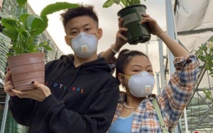 Geger Rich Brian Peluk Manja Pacar Cantik, Foto 'Cincin Lamaran' Bikin Patah Hati