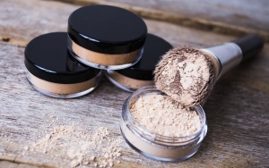 Bisa Digunakan Sebagai Dry Shampoo, Ini 7 Manfaat Bedak Tabur yang Jarang Diketahui