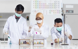 Corona Hantam Keuangan Industri Farmasi, Utang Rp3 Triliun BPJS Kesehatan Disorot