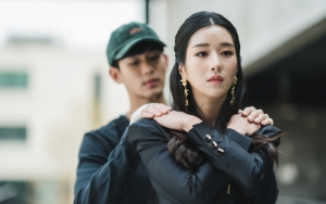 Kim Soo Hyun dan Seo Ye Ji Saling Serang Ruang Pribadi di 'It's Okay To Not Be Okay'