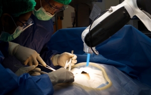 Permudah Pekerjaan Dokter Bedah, AS Kembangkan Robot 'Penjahit' Pasien
