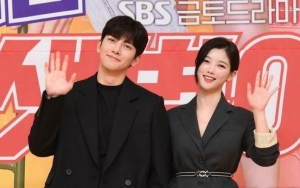 Kim Yoo Jung dan Ji Chang Wook Serasi Pakai Setelan Jas di Jumpa Pers 'Backstreet Rookie'