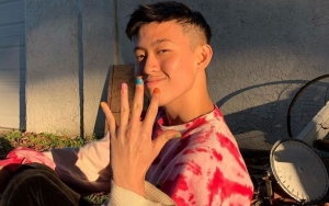 Rich Brian Bagi-Bagi Duit di Bali, Momen Bicara Pakai Bahasa Indonesia Jadi Sorotan
