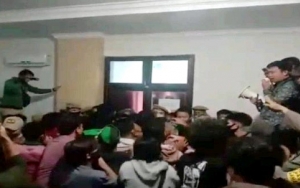 Kantor Bupati Sultra Digeruduk Mahasiswa Usai Izinkan Ratusan TKA Tiongkok Masuk