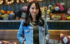 Angelica Simperler Cantik Bak Barbie di Pernikahan, Ungkap Kenal Suami Cuma 3 Bulan