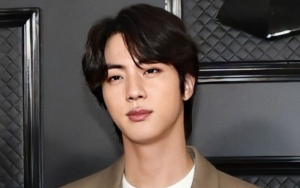Jin BTS Kondangan Nikah, Gantengnya Disebut Tak Manusiawi