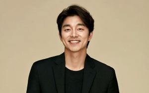 Gong Yoo Pose Santai Bareng Kucing, Bikin Tak Bisa Move On dari 'Goblin' dan 'Coffee Prince'
