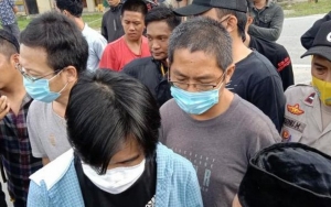 Gelombang I TKA Tiongkok Tiba di Kendari, Aksi Penolakan Warga Berujung Bentrok