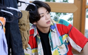 Jungkook Apes Jadi Model Kostum Super Norak Karya Jin BTS, Hasilnya Mengejutkan