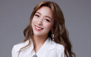 Luna f(x) Lagi-Lagi Pose Buka-Bukaan Hingga Tuai Komentar Julid