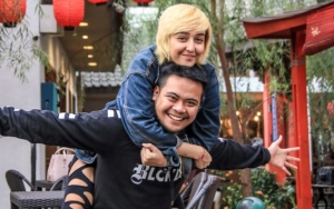 Foto Perdana Reza SMASH Usai Cerai 'Tutupi' Tangis, Istri Bule Lega Jadi Janda