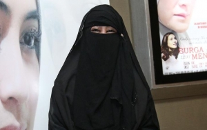 Tampilan Umi Pipik Berbeda Drastis Hingga Dicurigai Sedang Kasmaran