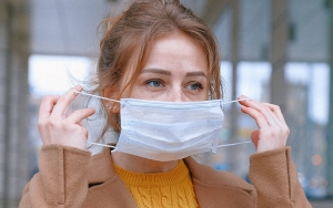 Peneliti AS Ini Buktikan Masker-Jaga Jarak Ampuh Halangi Penyebaran Mikroba dan Virus