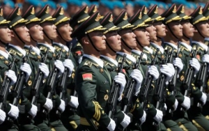 Tiongkok Bakal Uji Coba Kandidat Vaksin COVID-19 pada Pasukan Militer