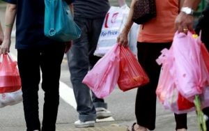 Usai 6 Bulan Sosialisasi, Larangan Kantong Plastik di Jakarta Mulai Berlaku Hari Ini 