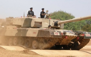 Usai Rudal, India Kirim Artileri dan Tank ke Perbatasan Tiongkok