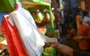 Kantong Plastik 'Diharamkan' di Jakarta Mulai Hari Ini, Pengunjung Pasar Bilang Begini