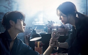 'Flower Of Evil' Rilis Potret Keluarga Bahagia Lee Jun Ki dan Moon Chae Won, Ini Foto-Fotonya