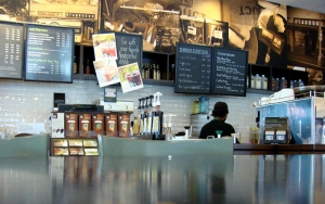 Geger Pegawai Kedai Kopi Starbucks Lakukan Pelecehan Seksual ke Pelanggan Lewat CCTV