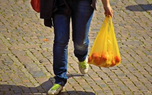Tak Hanya Indonesia, Toko di Jepang Juga Terapkan Kantong Plastik Berbayar